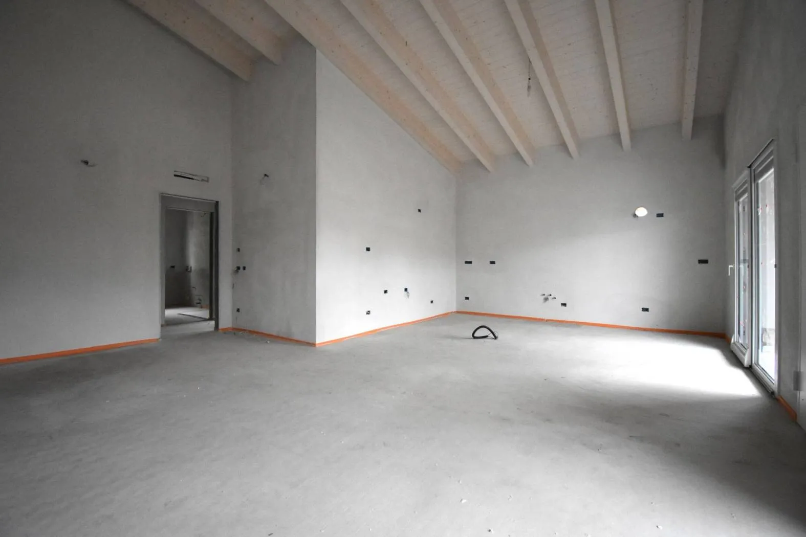 Trilocale anni '80 arredato in stile Moderno — Dopo